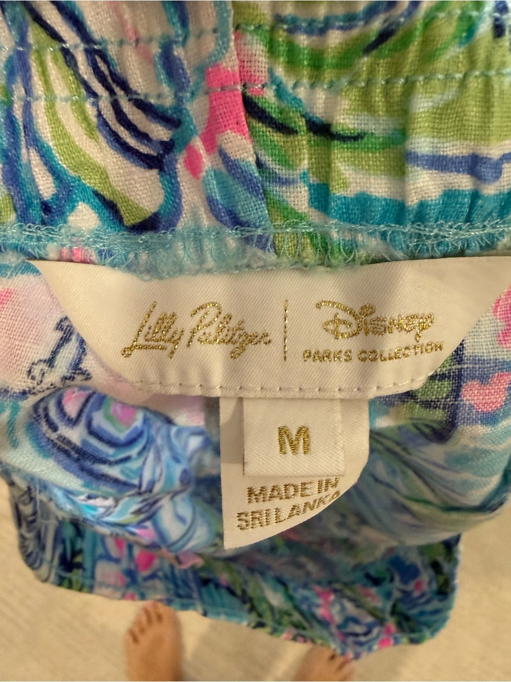 Lilly Pulitzer Disney Cinderella Women’s Linen shorts - Picture 5 of 6